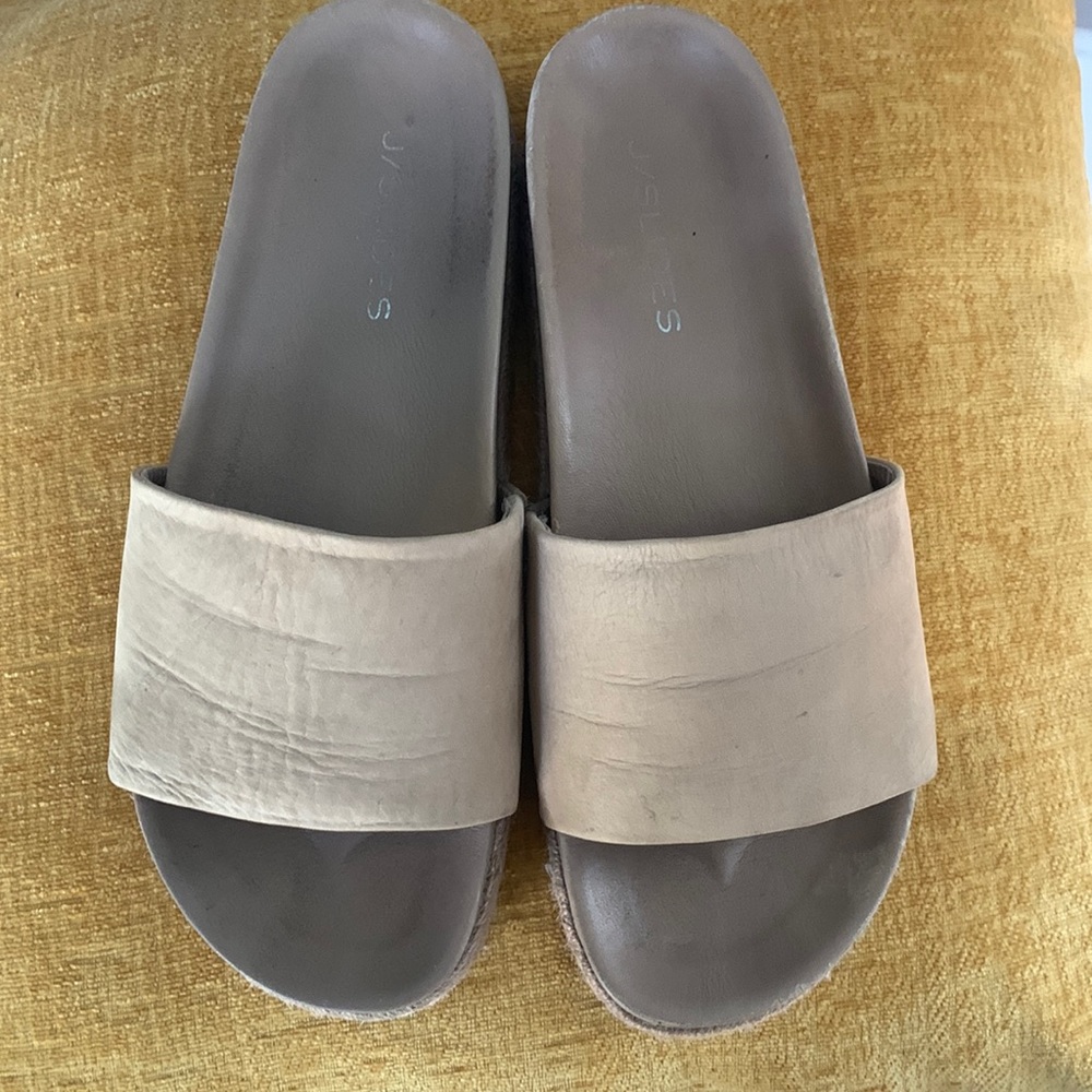 J/Slides Slip on Sandals Light Tan Size 8.5 Nice Condition Gently Worn